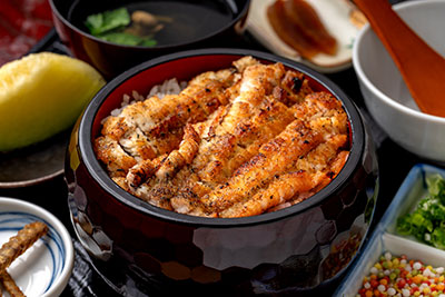 【うなぎの匠・ふじや蔵本】 うなぎ本来の素材の味が楽しめる「白焼きひつまぶし」が新登場。